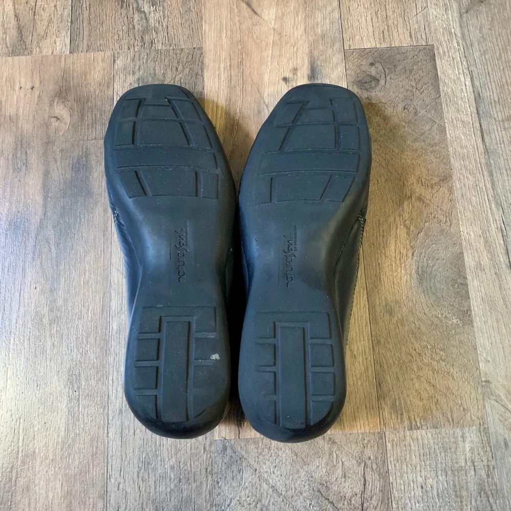 Natural Soul Black Camelia Loafer Size 10W